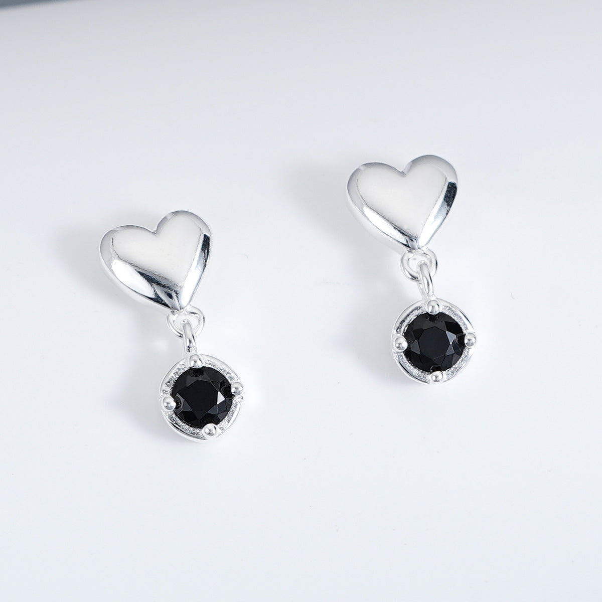 Mini Heart Noir Earrings